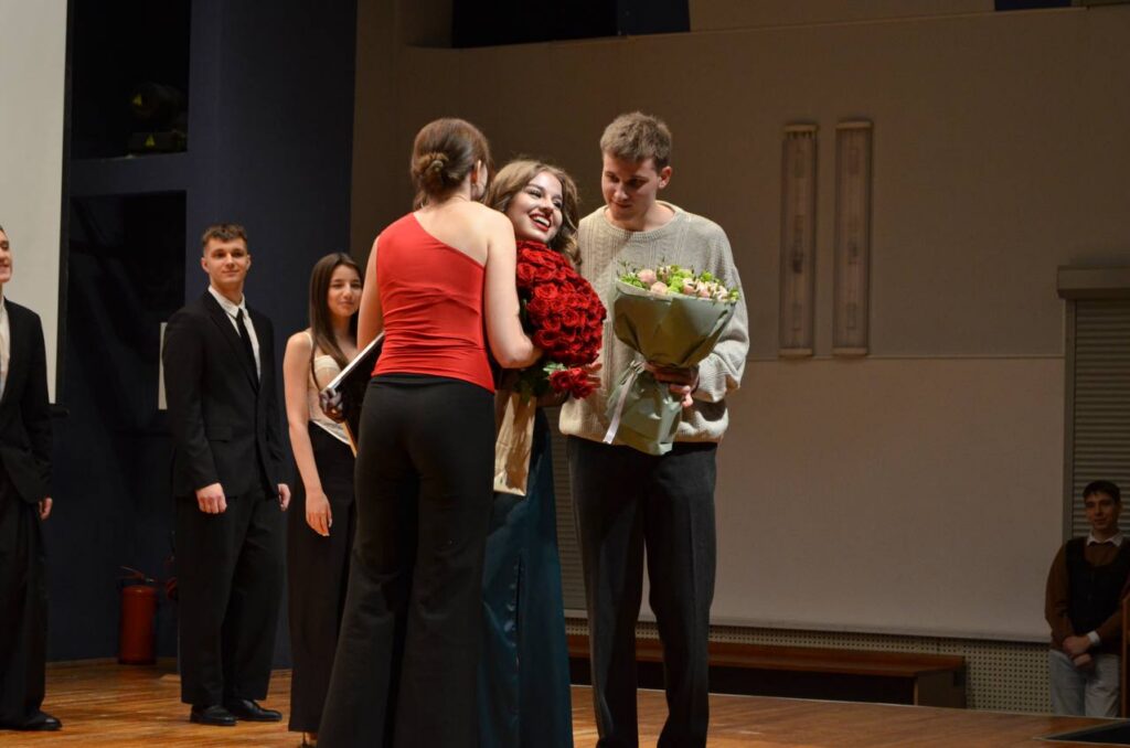 photo_5213220279163752003_y