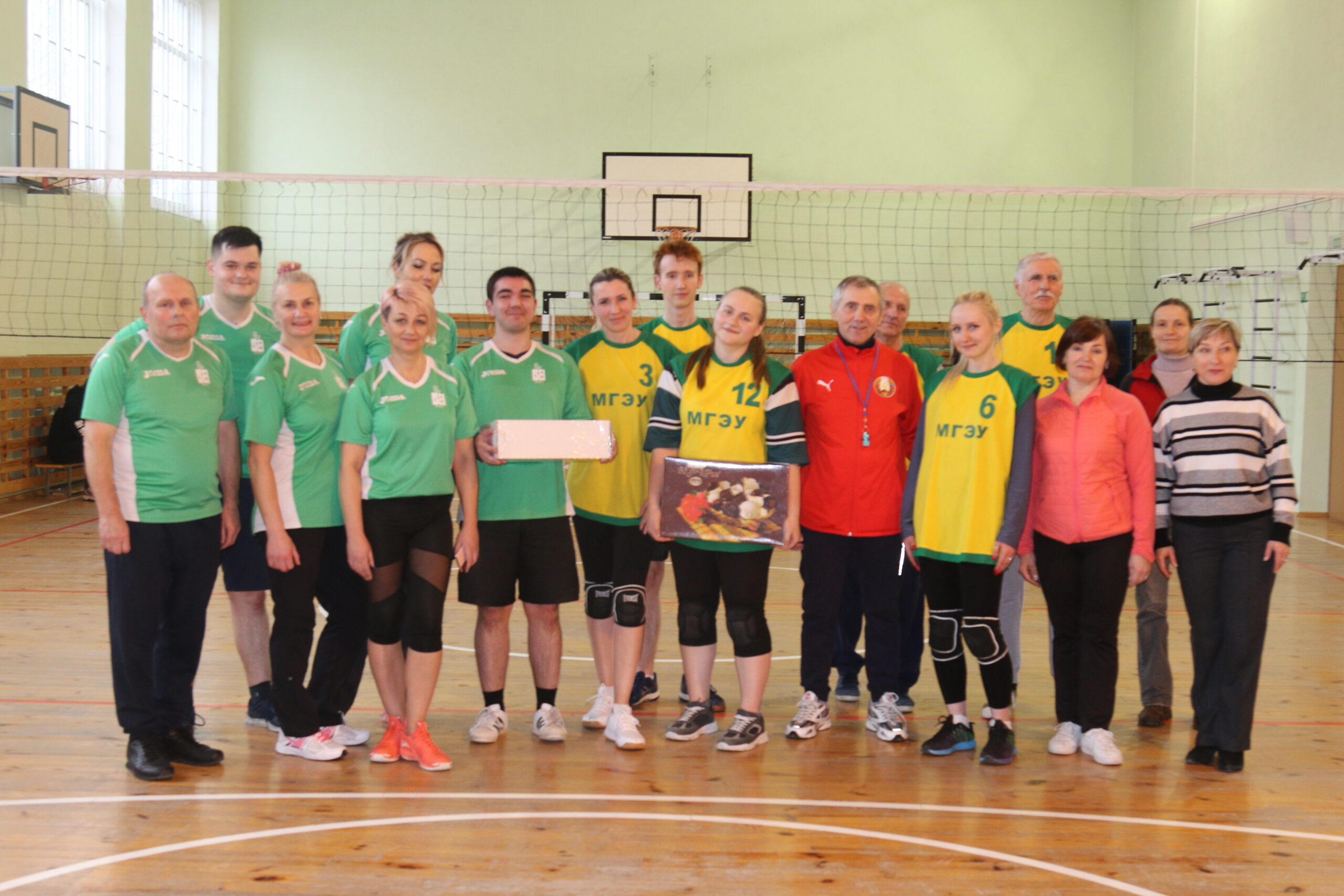 Спортивное поздравление с Днем рождения института от волейболистов!