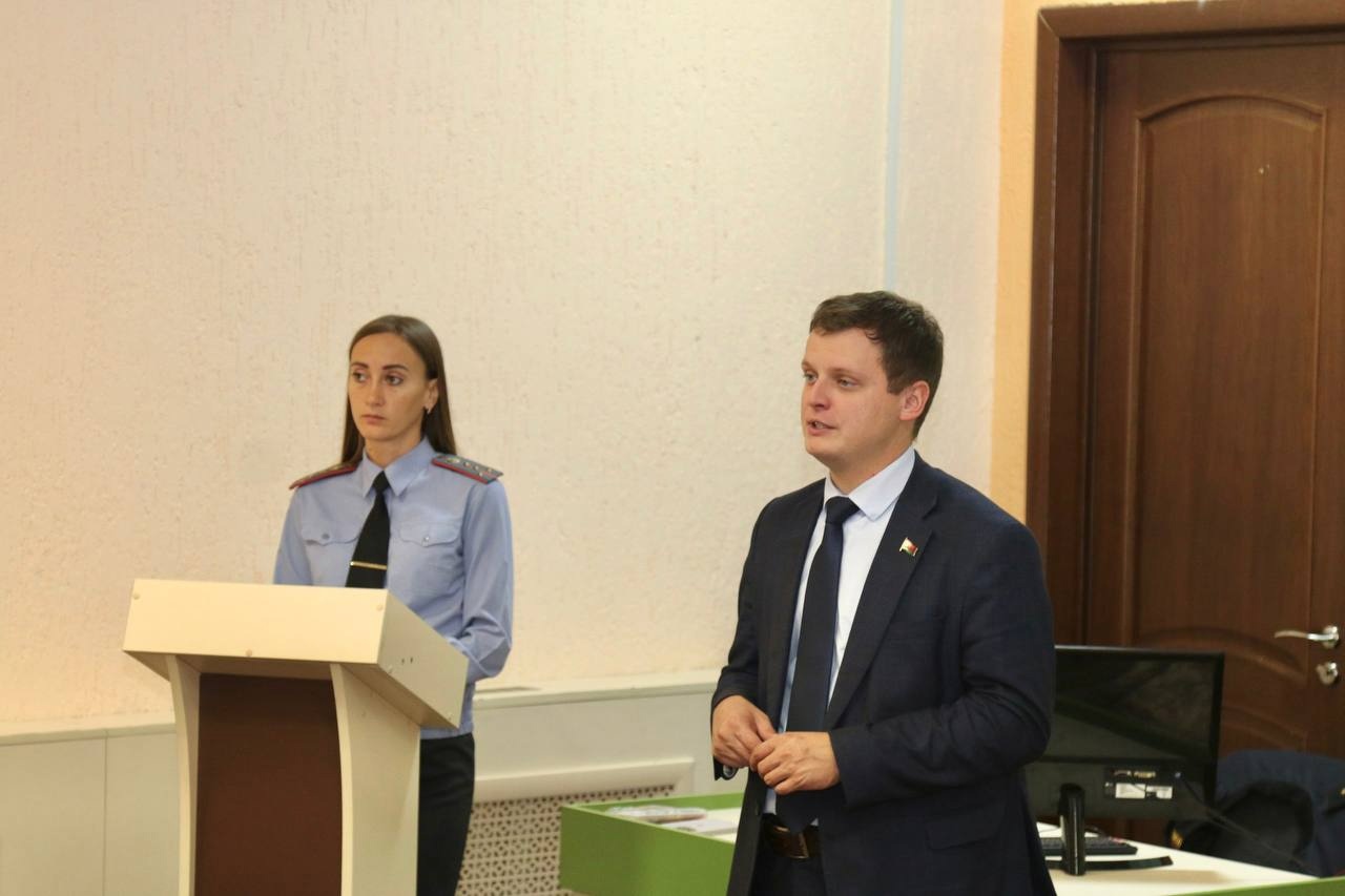 ВСТРЕЧА ПРЕДСТАВИТЕЛЯ ГАИ ПАРТИЗАНСКОГО РАЙОНА Г.МИНСКА С ОБУЧАЮЩИМИСЯ ИНСТИТУТА ВСТРЕЧА ПРЕДСТАВИТЕЛЯ ГАИ ПАРТИЗАНСКОГО РАЙОНА Г.МИНСКА С ОБУЧАЮЩИМИСЯ ИНСТИТУТА