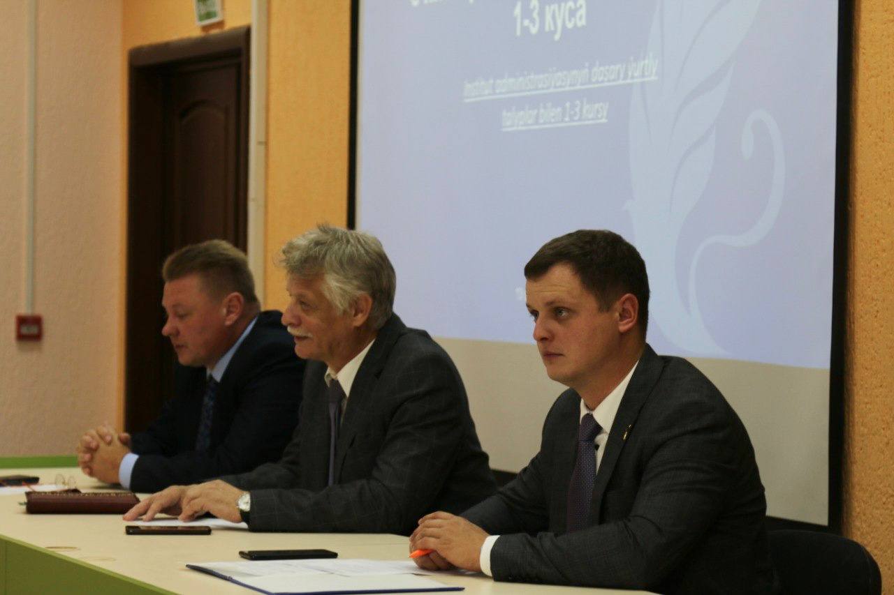 13 сентября 2024 года состоялась встреча администрации института с иностранными обучающимися 1-3 курсов! 13 сентября 2024 года состоялась встреча администрации института с иностранными обучающимися 1-3 курсов!