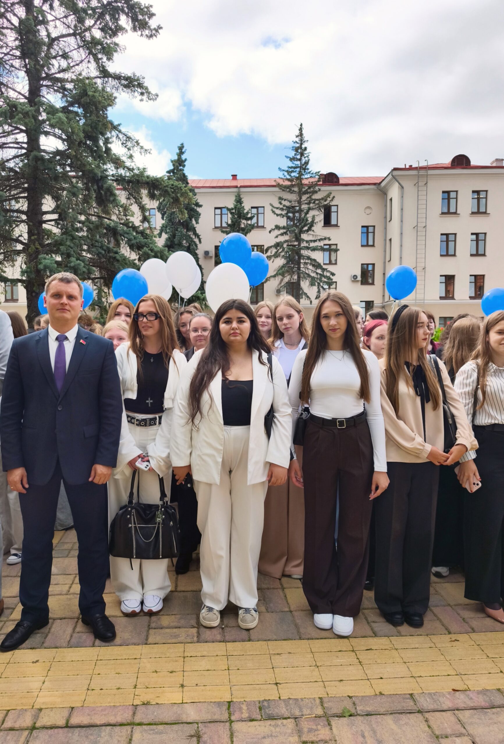 Первокурсники МГЭИ им.А.Д.Сахарова БГУ приняли участие  в торжественной линейке БГУ, приуроченной ко Дню знаний