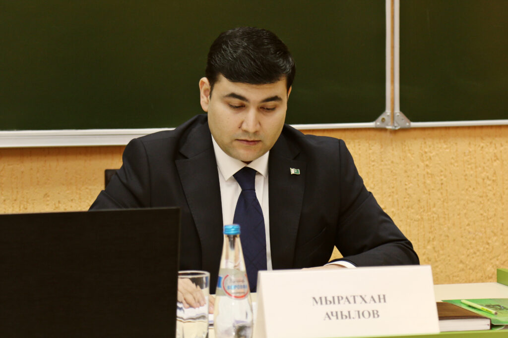 6E10A465-77F5-4AA5-8E5C-292E667E47B1