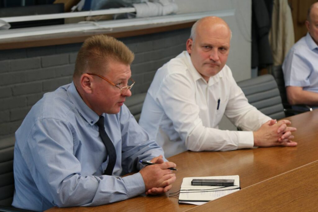 photo_5323734460614255017_y